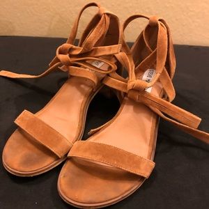 steve madden rizzaa brown wrap sandals